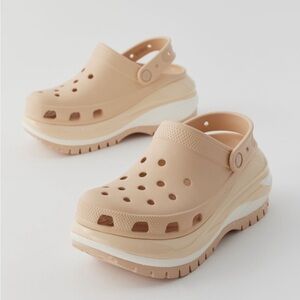 Crocs Mega Crush Clog - Size 8 women - Brand New
